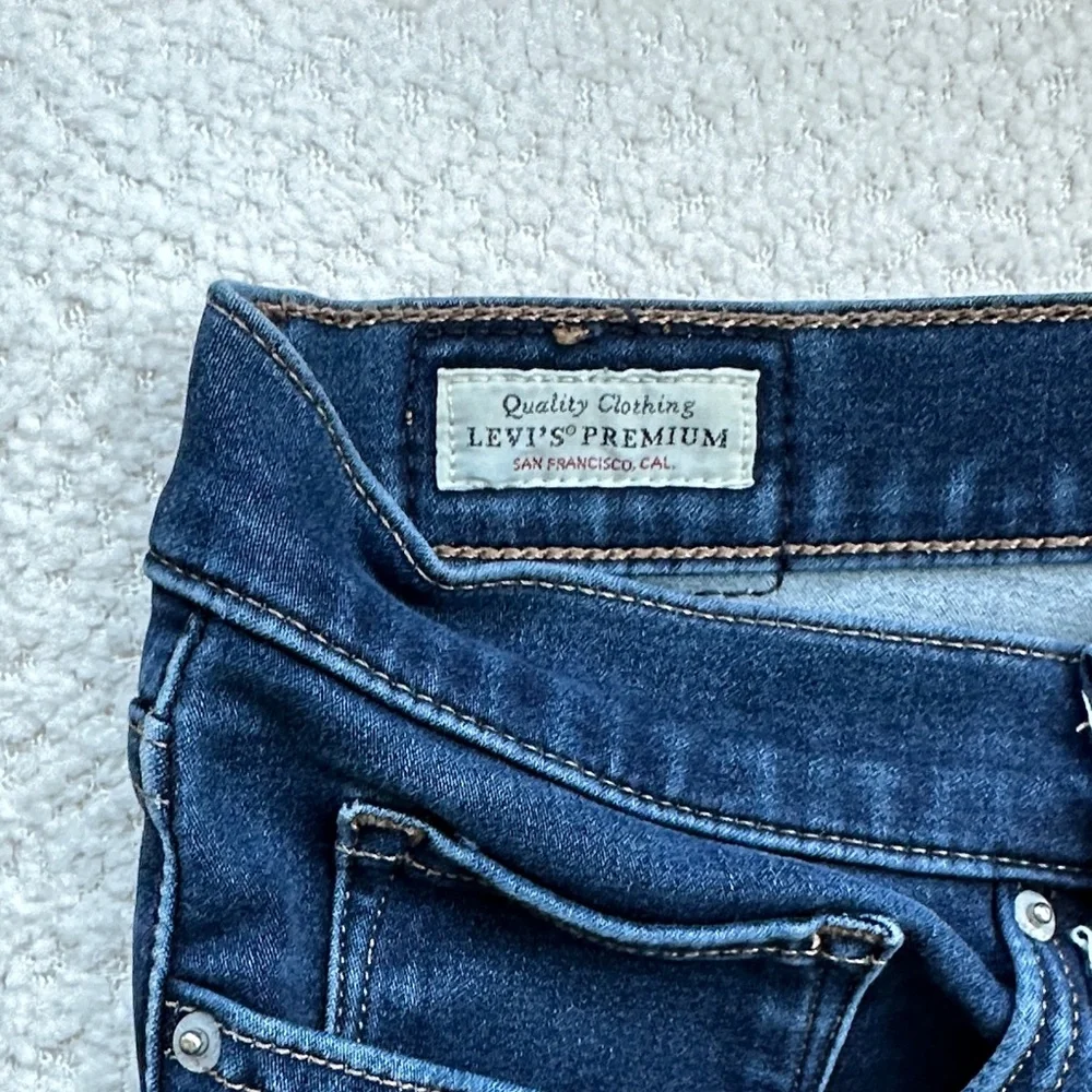 EUC Levi's Women's 311 Shaping Skinny Jeans - Dark Blue Wash / Size 32 - Picture 3 of 7